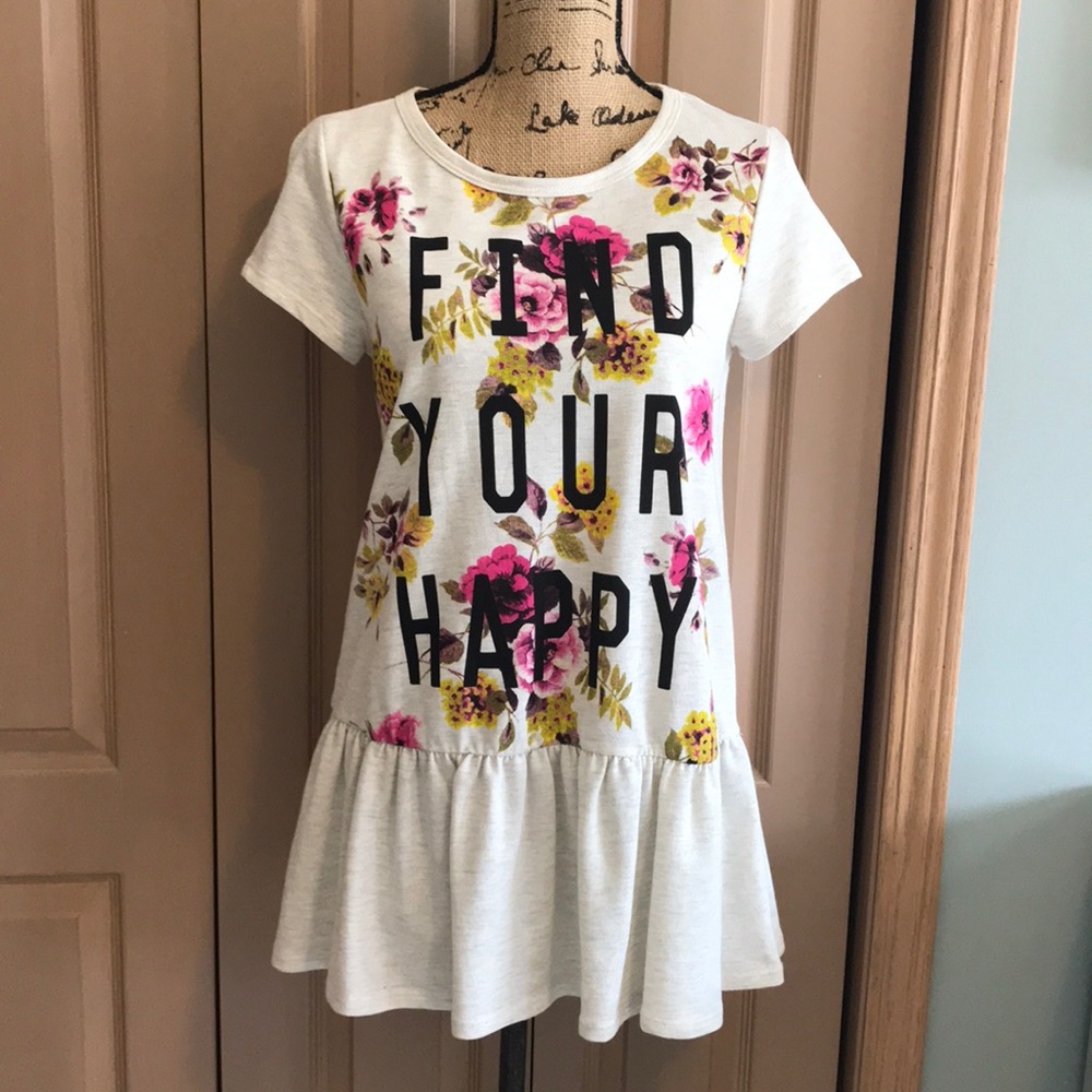 Short Sleeve Top Tunic w/ Ruffle Hem Graphic Tee